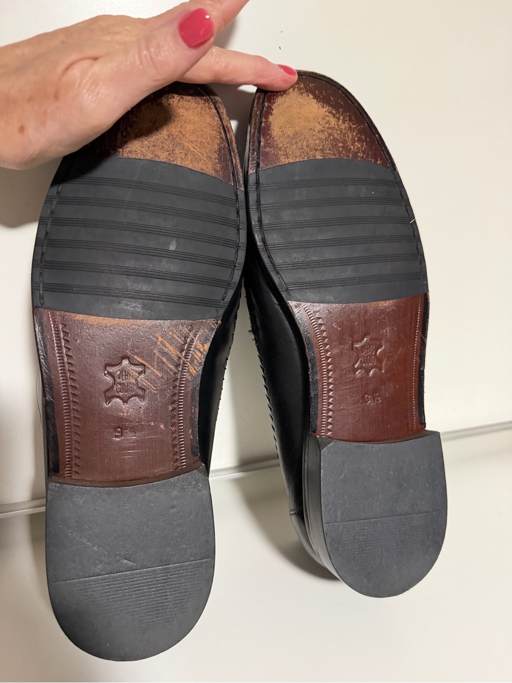 Giorgio Brutini Black Men's Leather Tassel Loafers - Picture 4 of 5